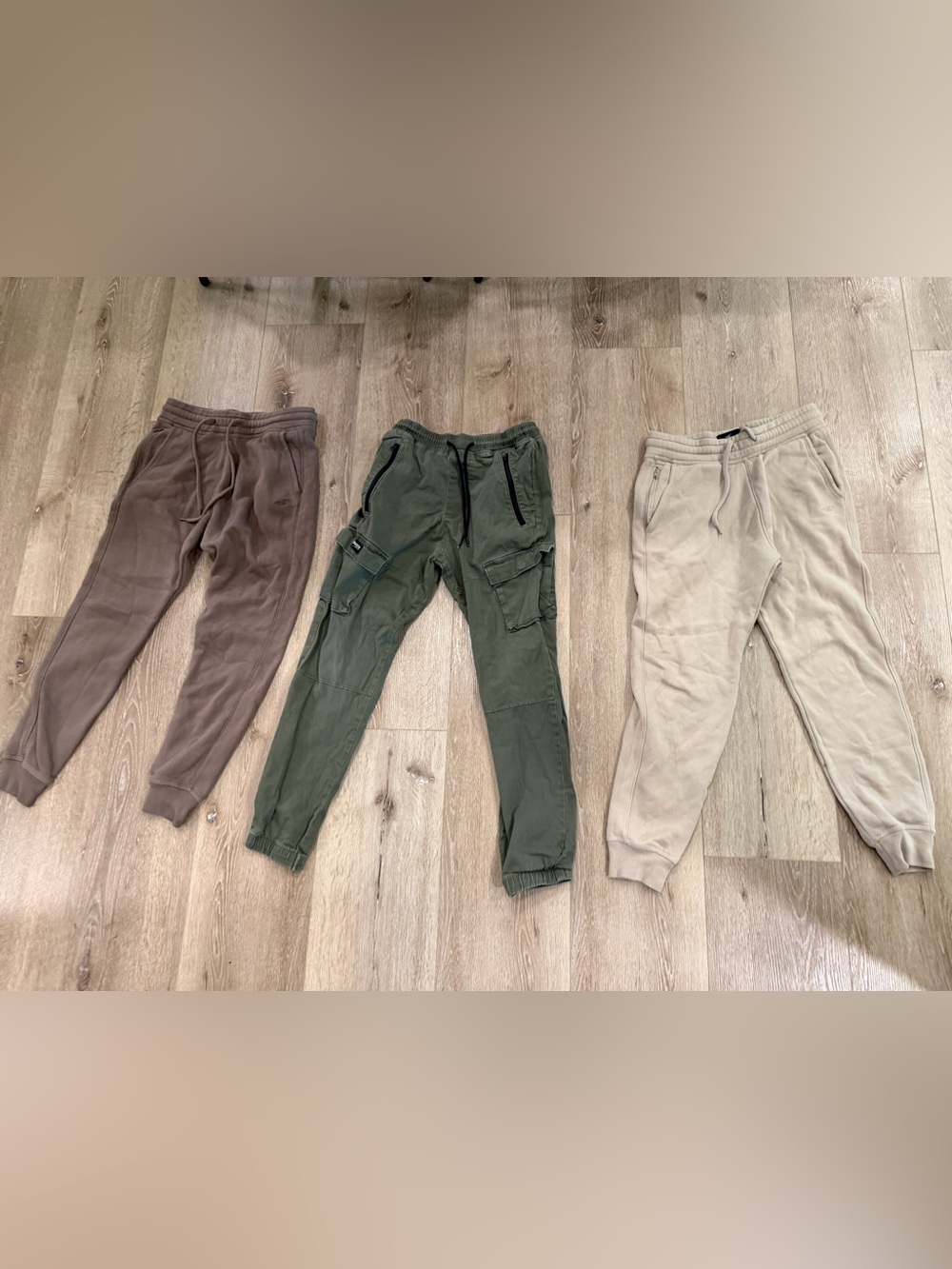 Hollister Men's Joggers & Cargo Pants - Olive Green, Taupe, Beige